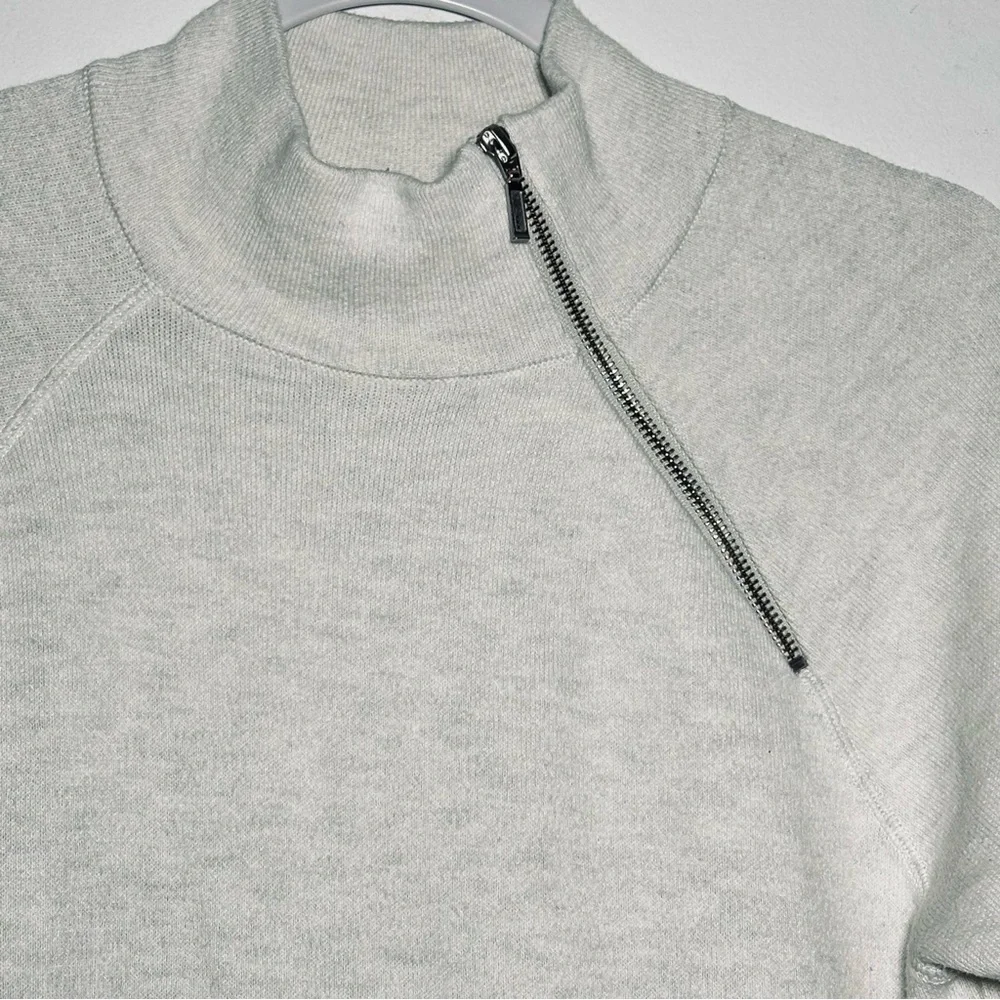 Tahari gray Quarter Zip Pullover Sweater Knit Funnel Neck Pockets Size‎ M